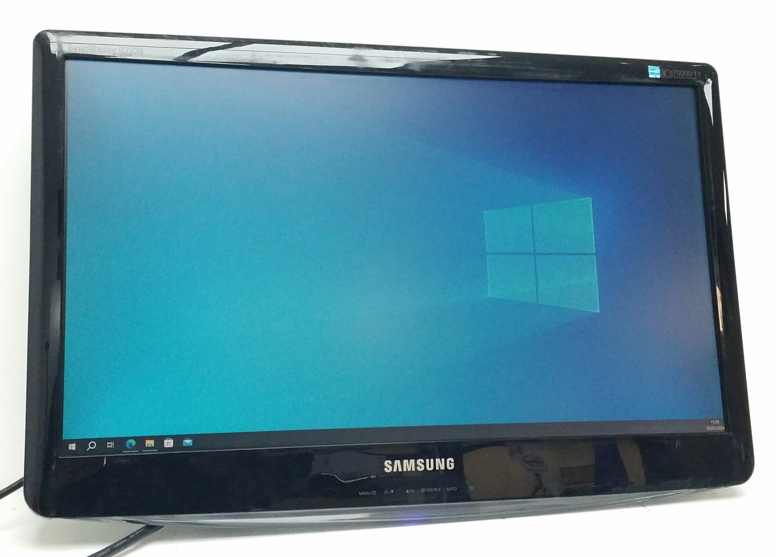 20231117_183929-1 Samsung SyncMaster B2230 B2230N 22" VGA Color Display Monitor With No Stand - Image 1