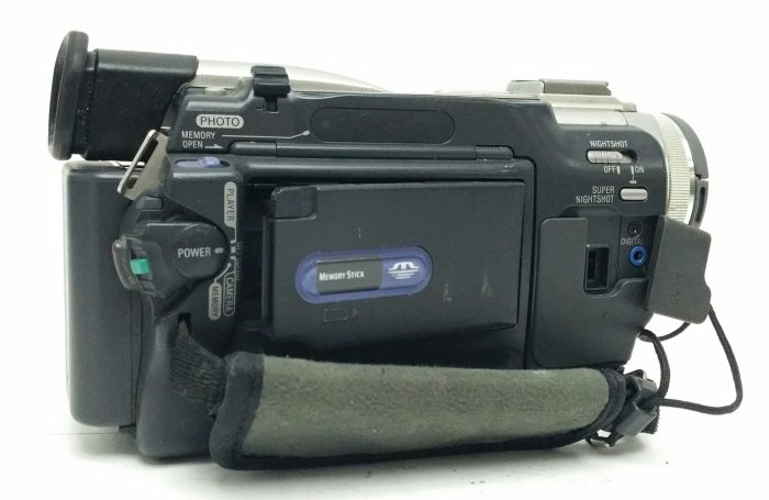 Sony DCR-TRV11E Carl Zeiss Vario - Sonnar Digital Video Camera Recorder - Image 7