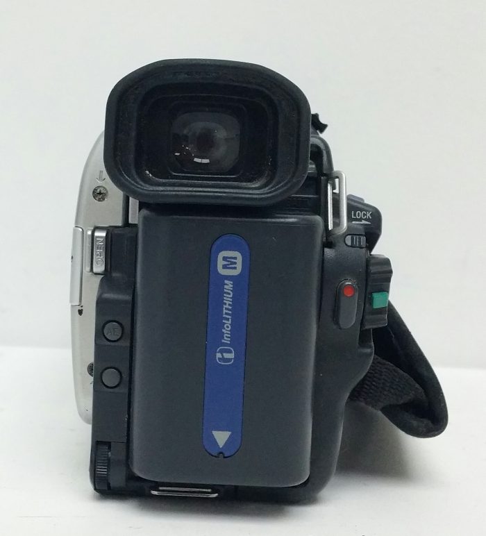 Sony DCR-TRV11E Carl Zeiss Vario - Sonnar Digital Video Camera Recorder - Image 6