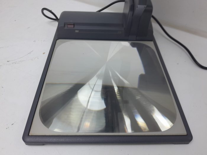 3M 2770 Overhead Projector With Carry Case - Image 3