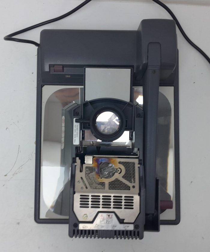 3M 2770 Overhead Projector With Carry Case - Image 4