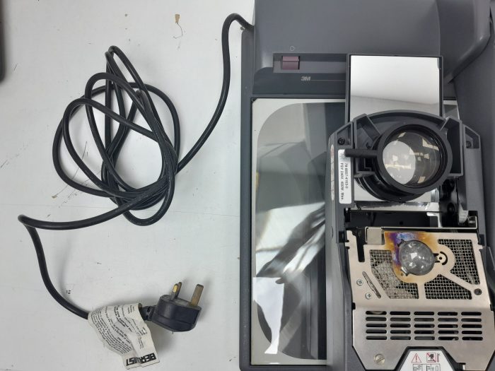 3M 2770 Overhead Projector With Carry Case - Image 7