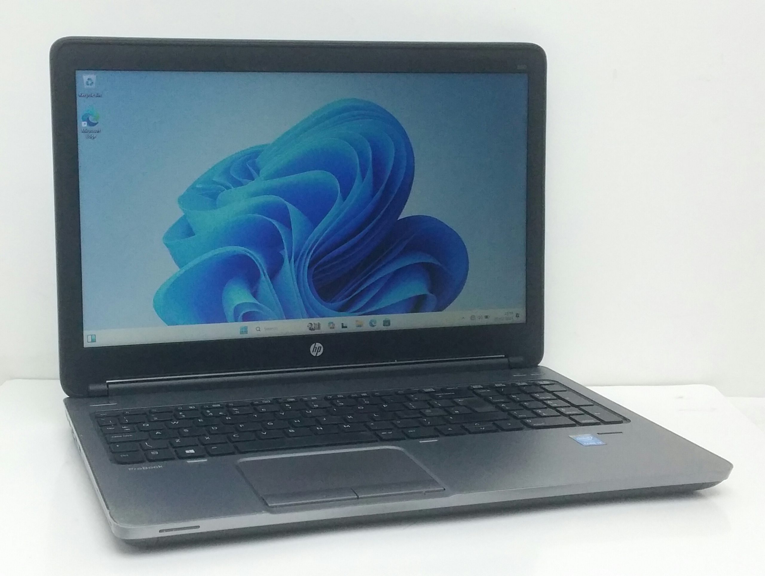 20231130_210920-1 HP Probook 650 G1 - i3-4000M 2.4GHz - 4GB - 15.6" - 128GB SSD - Windows 11 Pro - Image 1