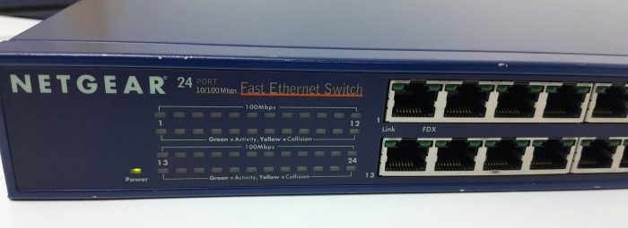 Netgear FS524 24 Ports 10/100 Mbps Fast Ethernet Switch - Image 5