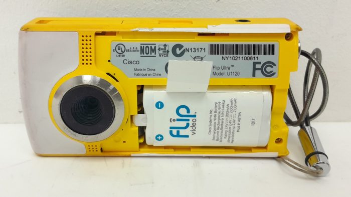 Cisco Flip Video Ultra U1121 Camcorder - Image 3