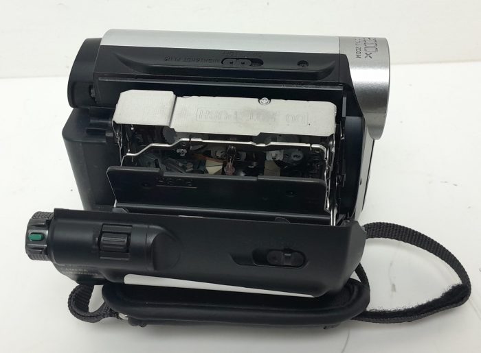Sony DCR-HC51E Carl Zeiss Vario - Tessar 40X Optical Zoom Video Camera Recorder Touch Screen - Image 4