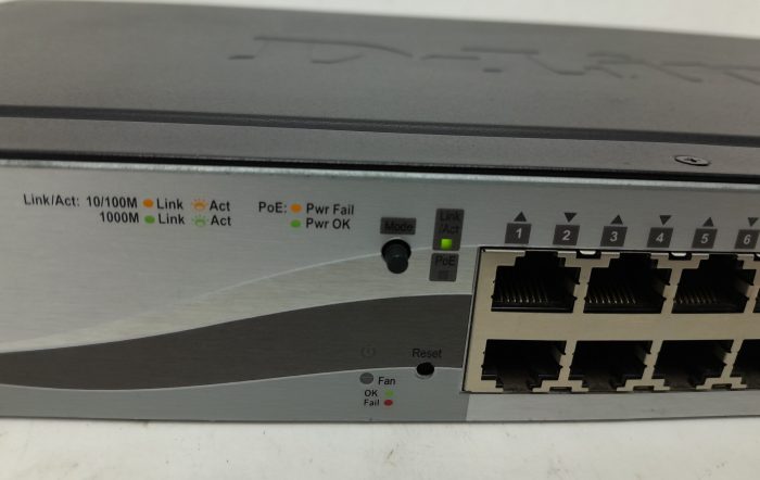 D-Link DGS-1210-24P 24 Port Web Smart Switch with PoE & 4 SFP Ports - Image 5