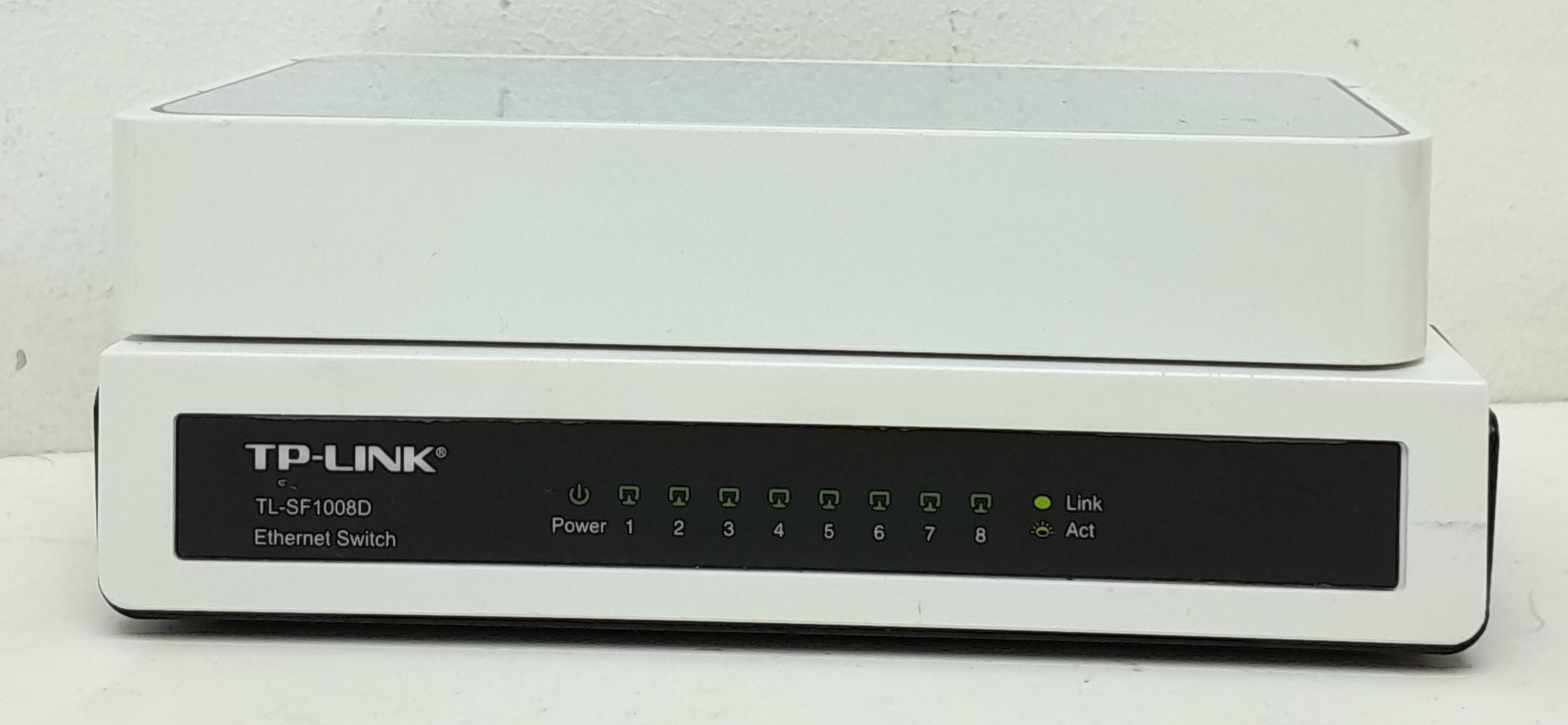 20240328_123118 Joblot2x TP-Link TL-SF1008D Ver 6.1 & Ver 10 - 8-Port 10/100Mbps Desktop Switch - Image 1