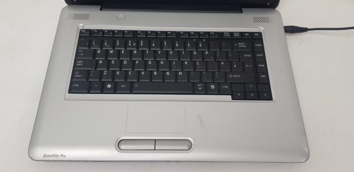 Toshiba Satellite Pro L450-13R - Celeron 900 2.2GHz - 2GB Ram - 15.6" - 250GB HDD - Windows 10 Home - Image 3