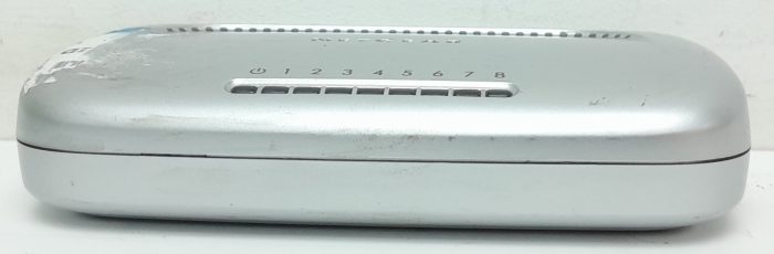 Netgear FS608 v2 Fast Ethernet Switch - Image 2