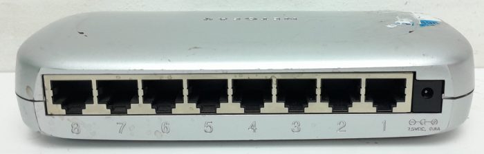 Netgear FS608 v2 Fast Ethernet Switch - Image 4