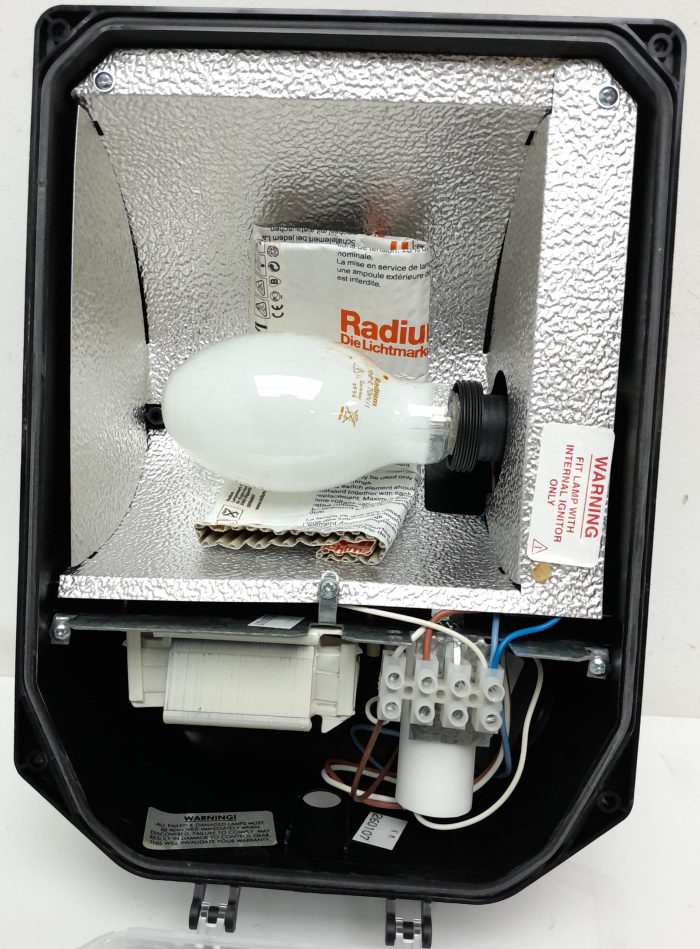 Trac PRO PRO70S/PC 70w Sodium Flood Light - Image 6