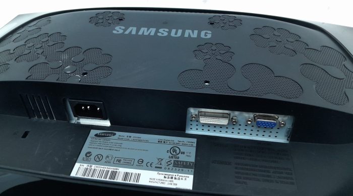 Samsung SyncMaster 2033sw 20" DVI VGA Color Display Monitor - Image 5