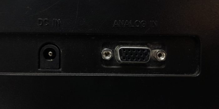 HP Compaq 1501 P4825 15" VGA Flat Panel Monitor - Image 4