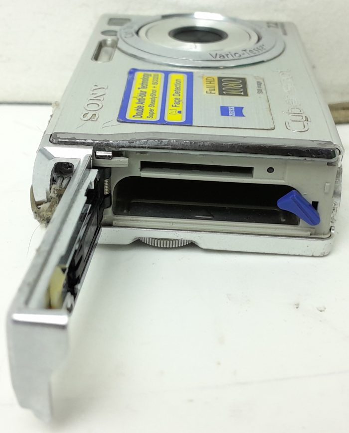 Sony DSC-W80 Digital Still Camera - Image 4