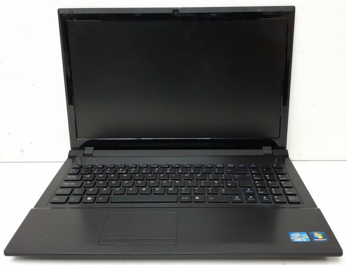RM Education RM320 W255EU - i3-2350M 2.3GHz - 4GB RAM - 15.6" - 250GB HDD - Windows 10 Home - Image 2