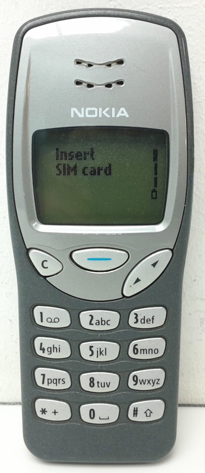 Nokia 3210 Vintage Mobile Phone - Image 2