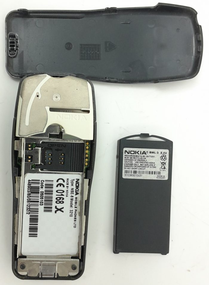 Nokia 3210 Vintage Mobile Phone - Image 4