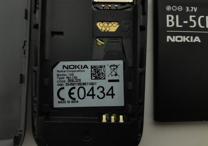 Nokia 100 Vintage Mobile Phone - Image 4
