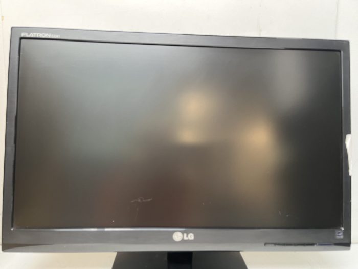 LG Flatron E2241 E2241ST 21.5" VGA Monitor - Image 2