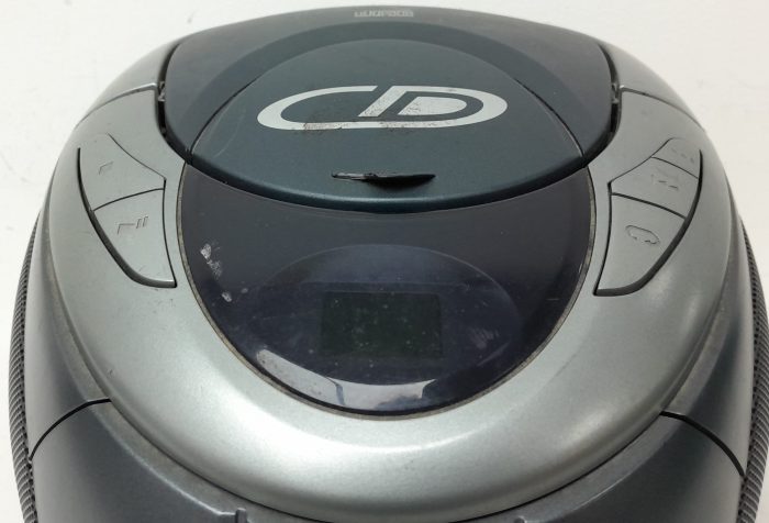 Matsui CD11 CD Player with AM/FM Radio - Image 7