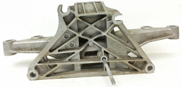 Porsche Boxster 98737530901  98737512301 Engine Mounting Bracket - Image 5