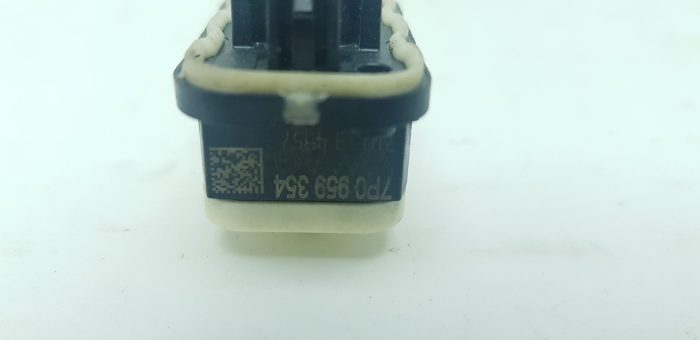 Porsche Cayenne (92A) Front Right Impact Sensor 7P0959354 - Image 4
