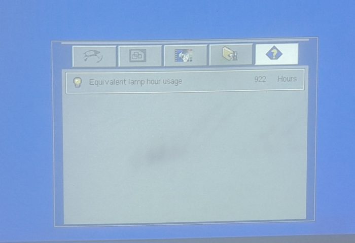 BenQ Projector DVI VGA with 922 Lamp Hours Used MP721C - Image 2
