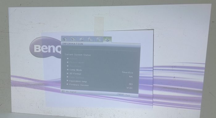 BenQ Projector HDMI VGA with 193 Lamp Hours Used MW523 - Image 2