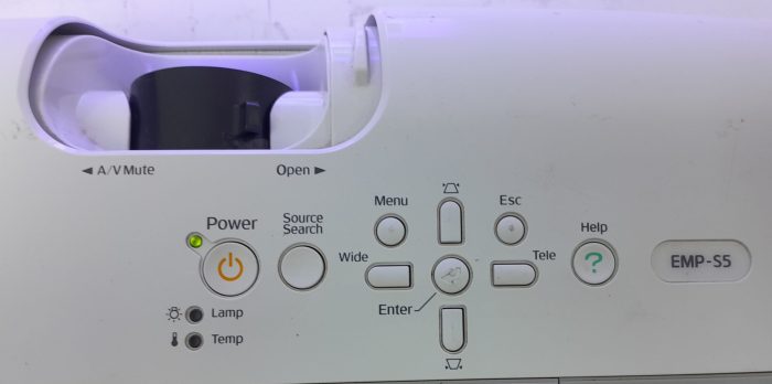 Epson Projector VGA with 198 Lamp Hours Used EMP-S5 - Image 7