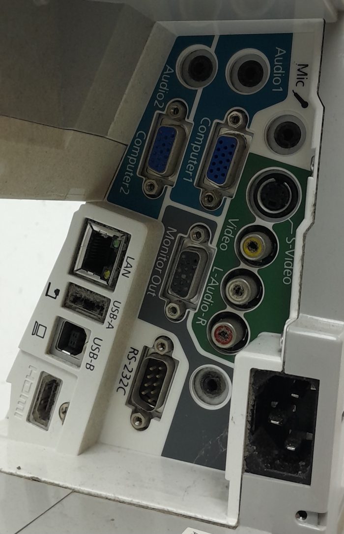 Epson Projector HDMI VGA with 8027 Lamp Hours Used EB-470 H456B - Image 4