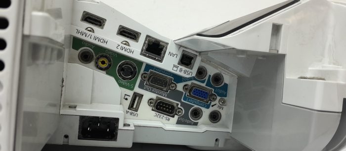 Epson Projector HDMI VGA with 2091 Lamp Hours Used EB-570 H605B - Image 5