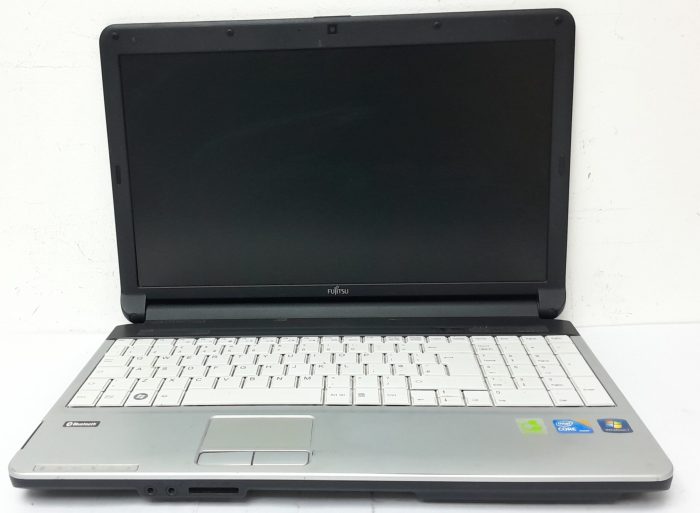 Fujitsu Windows Laptop LifeBook A530 - i5-M430 @ 2.27GHz - 4GB RAM - 15.6" - 320GB HDD - 10 Pro - Image 2