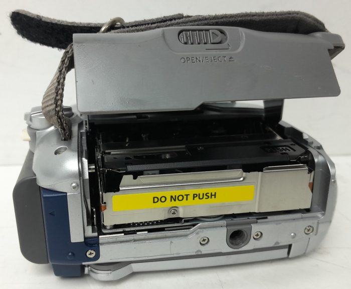 Canon Digital Video Camcorder 2.7" Wide LCD MD101 - Image 4