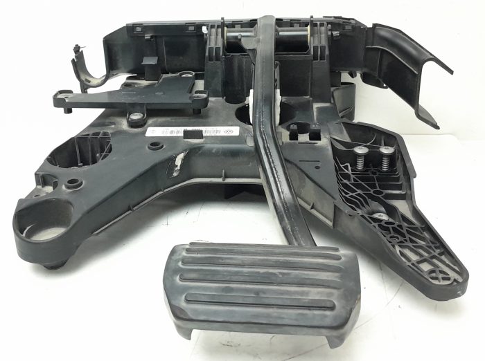 Porsche Cayenne Brake Pedal 7P0723031AL - Image 4