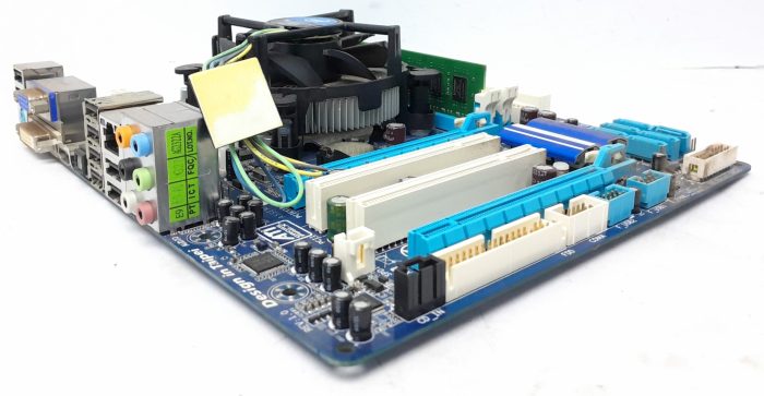 Gigabyte Motherboard Intel i5-650 With I/O Shield GA-H55M-D2H LGA1156 DDR3 MICRO ATX - Image 5