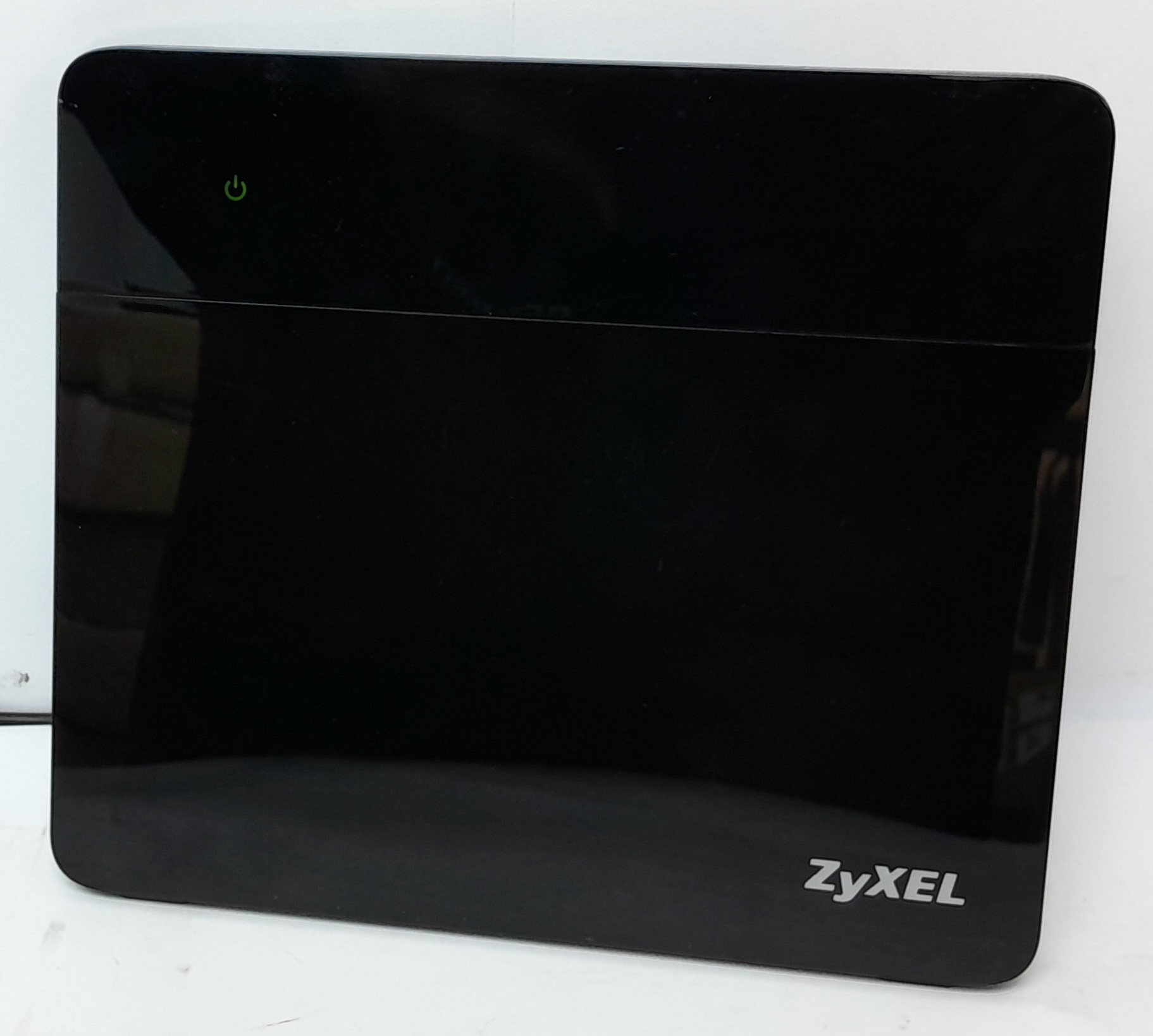 20250115_215620 ZyXEL Gigabit Ethernet Dual Band Wireless Router VMG8924-B10A - Image 1