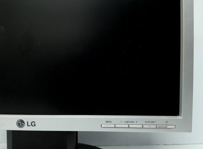 Lg_Flatron_L1750s-sn_3
