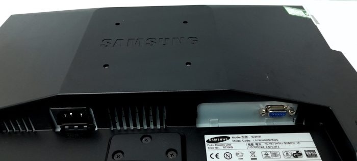 Samsung_Syncmaster_923nw_4