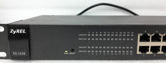 ZyXEL 24 Port Network Switch ES-1528 - Image 6