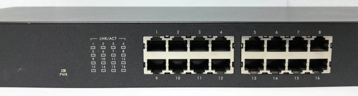 ZyXEL 16 Port Switch ES-1016B - Image 6