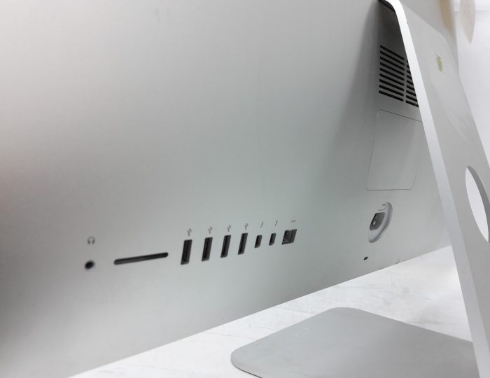Apple_iMac15,1_4