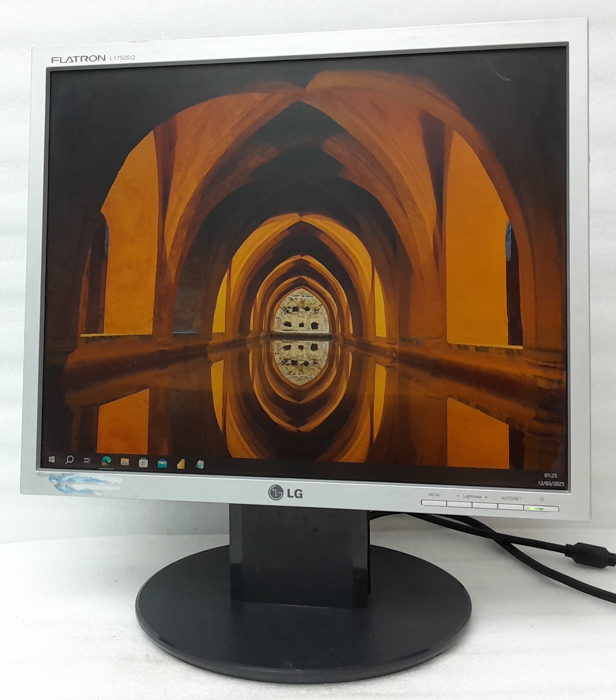 Lg_Flatron_L1750sq-sn_1-8.jpg Lg_Flatron_L1750sq-sn_1