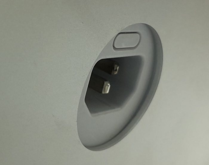 Apple_iMac_17,1_4