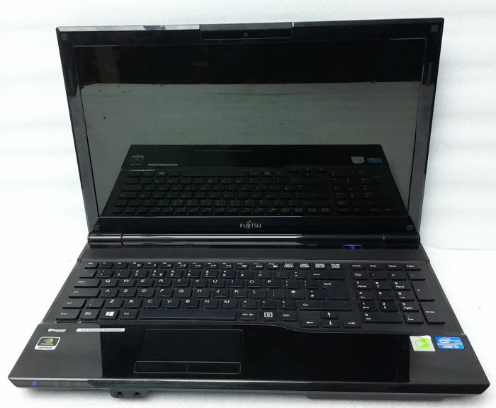 Fujitsu_Lifebook_Ah532-g21_2