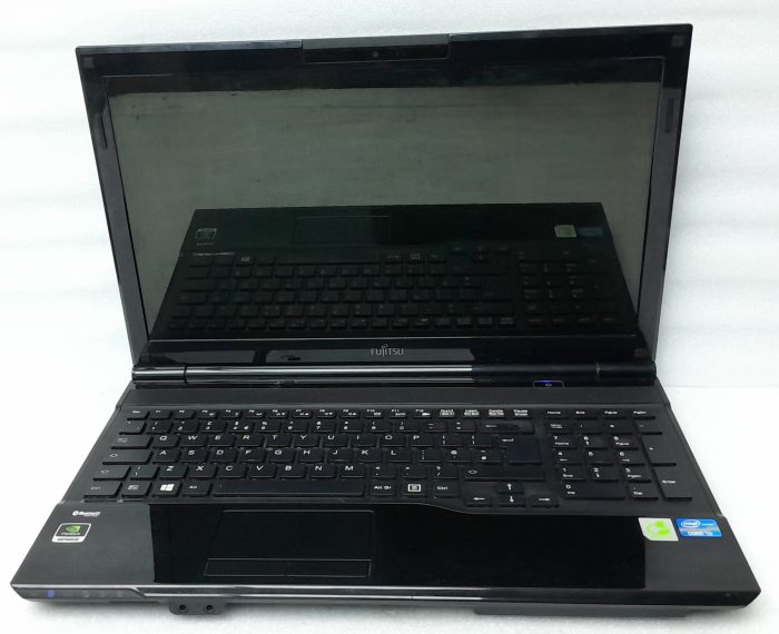 Fujitsu_Lifebook_Ah532-g21_2
