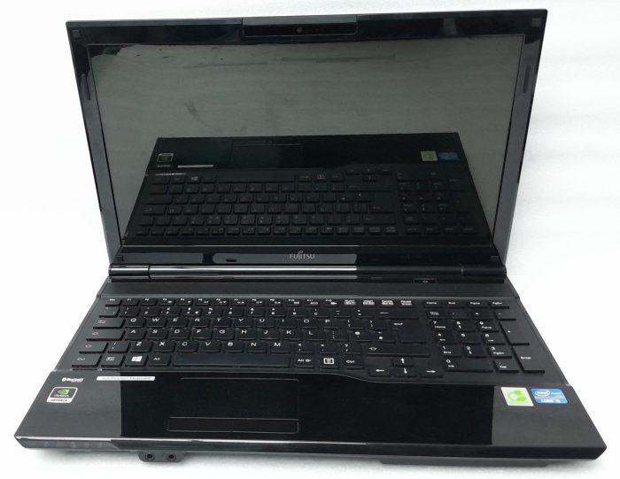 Fujitsu_Lifebook_Ah532-g21_2