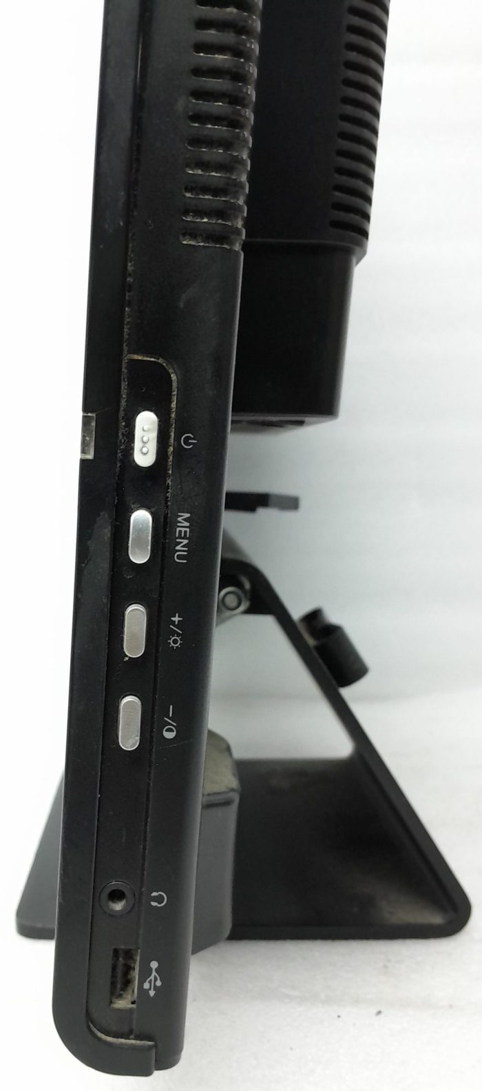 Iiyama__Prolite_X486s_3