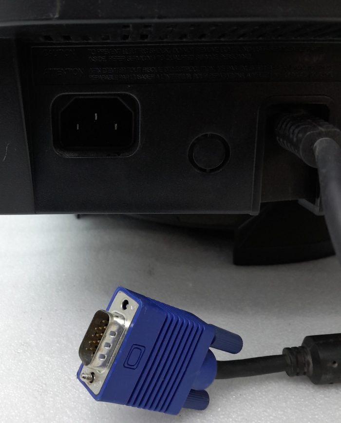 Compaq__V570_4