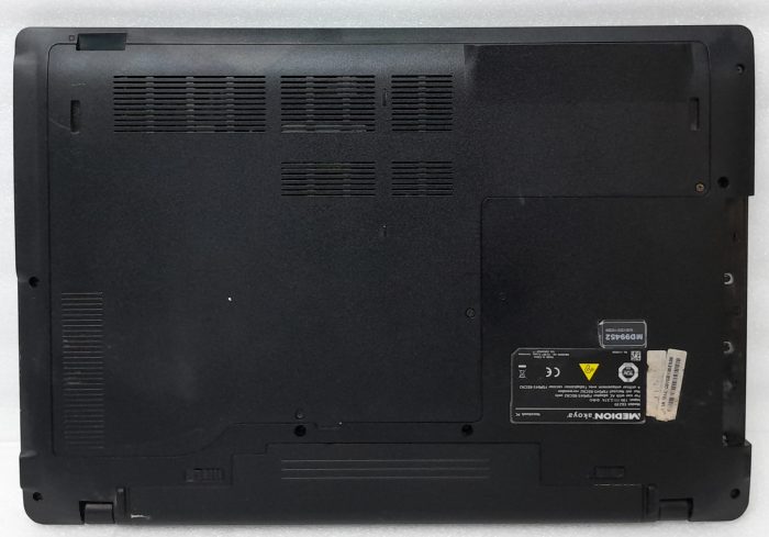 Medion_Akoya_E6239_5